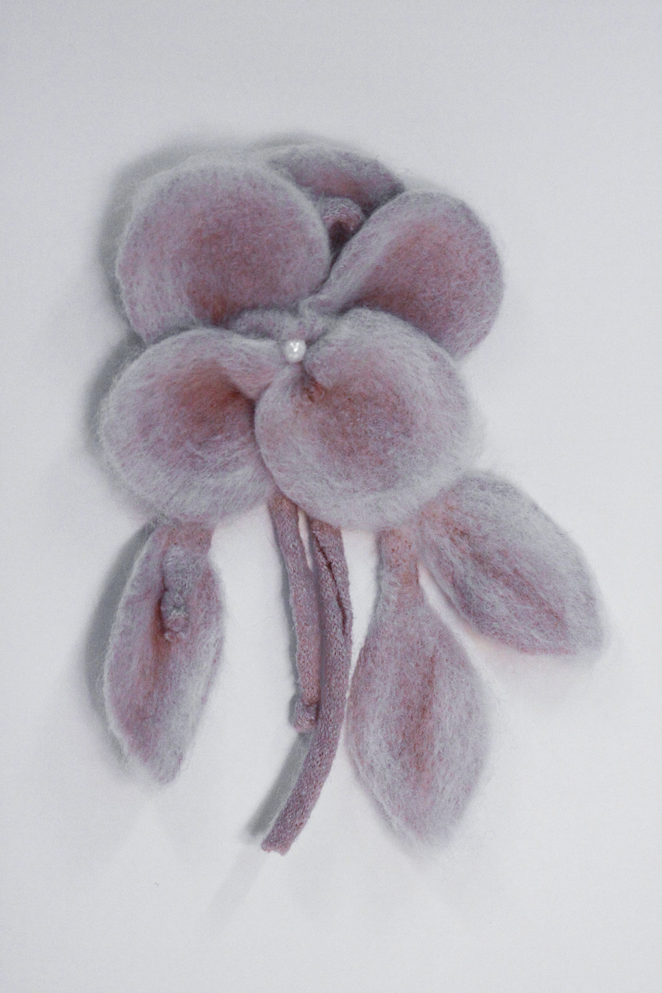 ЦТК-03 бежево-розовый  валеный цветок+веточка композиция